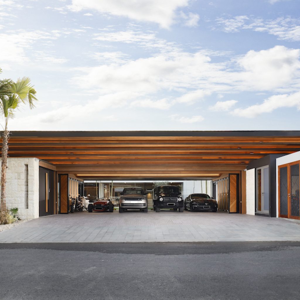 AM HOUSE